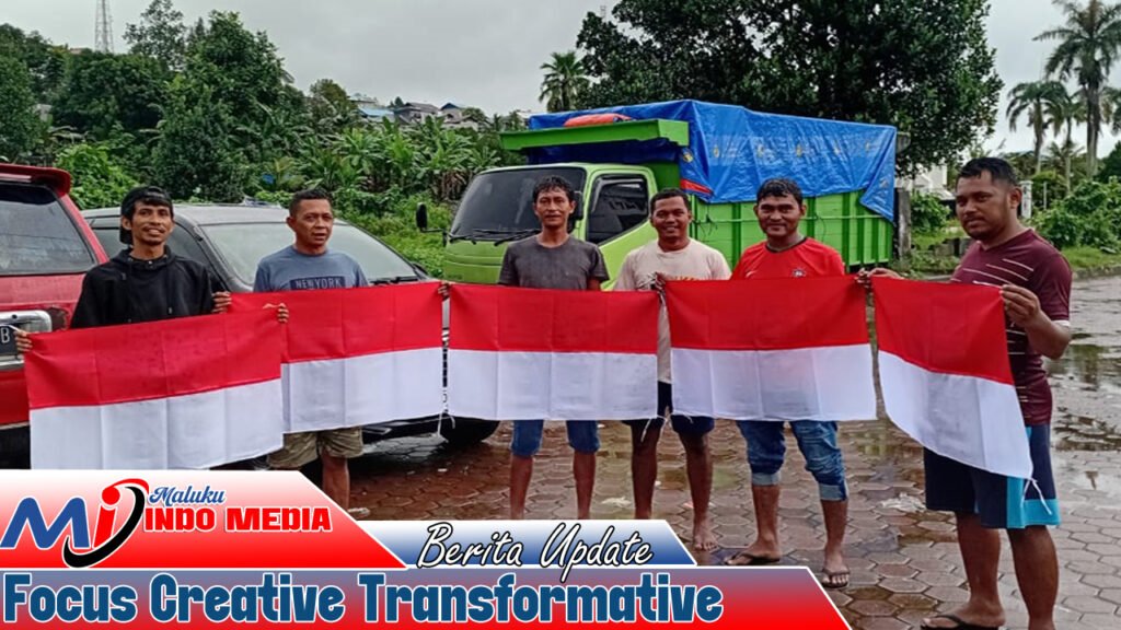 Sambut Kemerdekaan RI ke-80: Polda Maluku dan Pemuda Almukmin Aksi Bagi Bagi Bendera Merah Putih