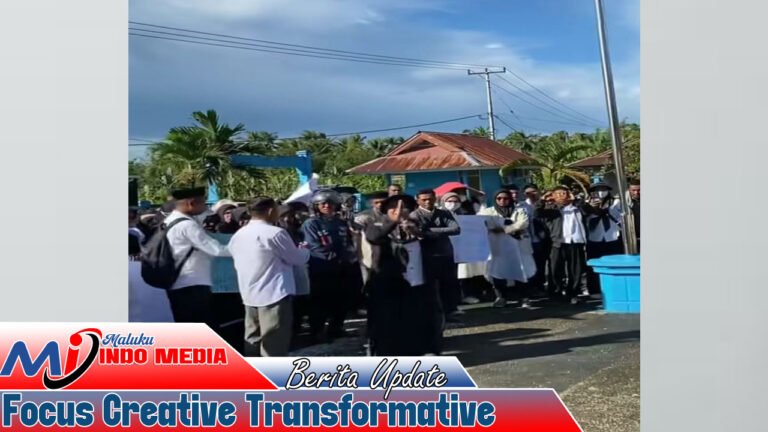 Guru Honorer SBB Gelar Aksi Damai di Depan DPRD: “20 Tahun Mengabdi, Tak Kunjung Jadi PNS”