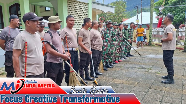 Kapolsek Leihitu Pimpin Langsung Pembersihan Masjid Raya Negeri Hitu
