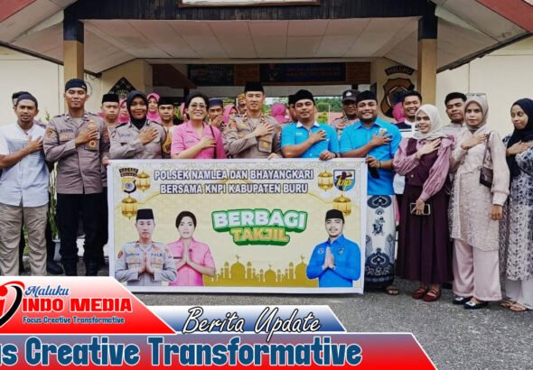 KNPI Buru dan Polsek Namlea Turun ke Jalan, Bagi Takjil dan Teguhkan Sinergi Ramadan