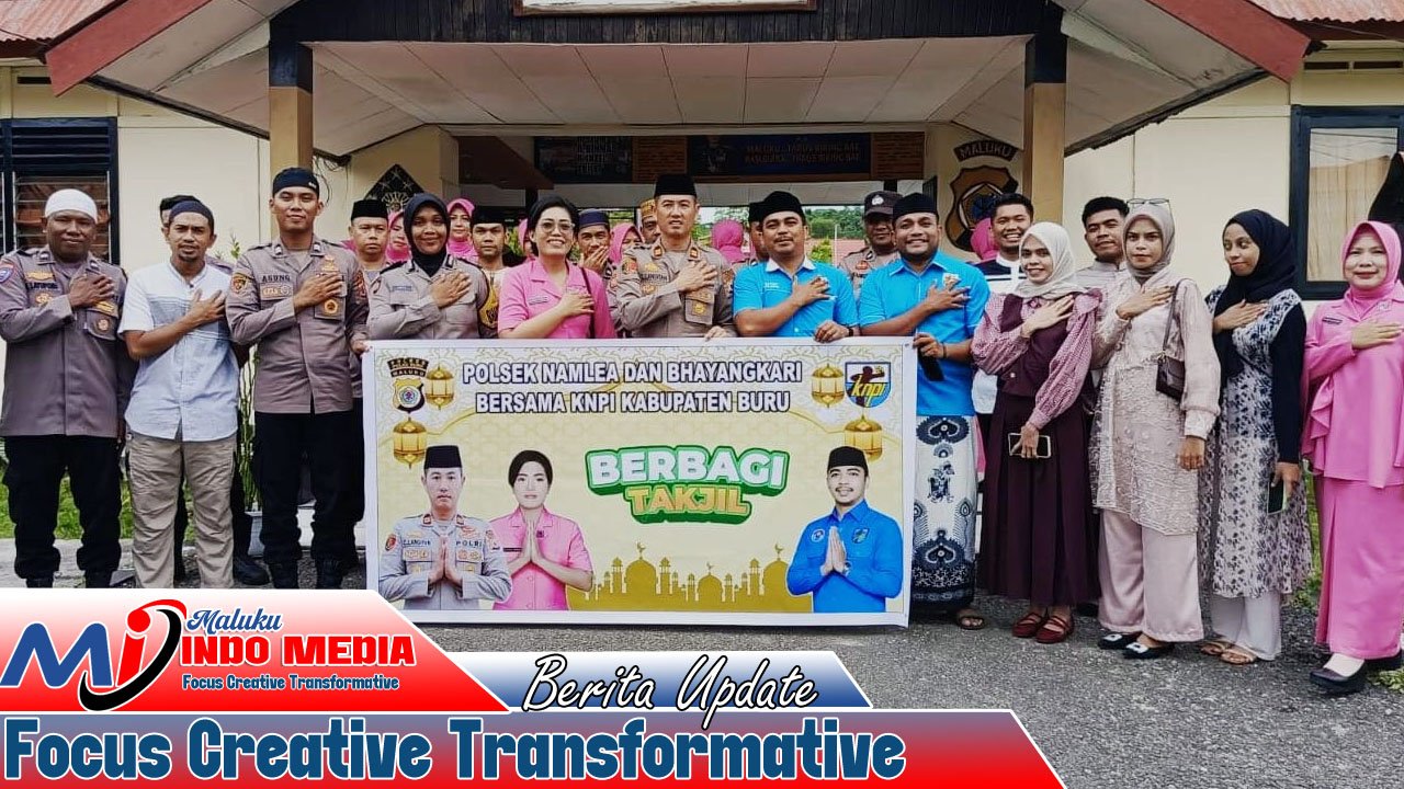 KNPI Buru dan Polsek Namlea Turun ke Jalan, Bagi Takjil dan Teguhkan Sinergi Ramadan