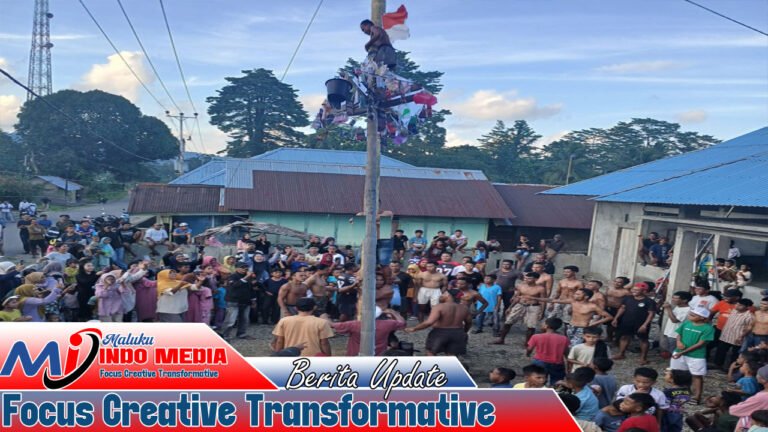 RT 03 Tak Tertandingi di Panjat Pinang Tanah Goyang, Bonus Rp1 Juta Jadi Simbol Kekompakan Warga