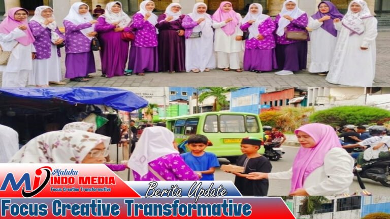 Pengurus Daerah Wanita Islam Kota Ambon Berbagi 200 Dos Takjil, Program Bidang Dakwah Tahunan di Jalan Masjid Raya Al-Fatah