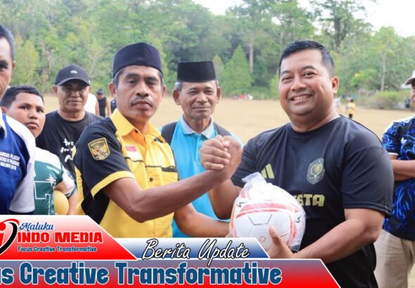 Kapolresta Ambon dan Warga Kailolo Pererat Silaturahmi Lewat Sepak Bola