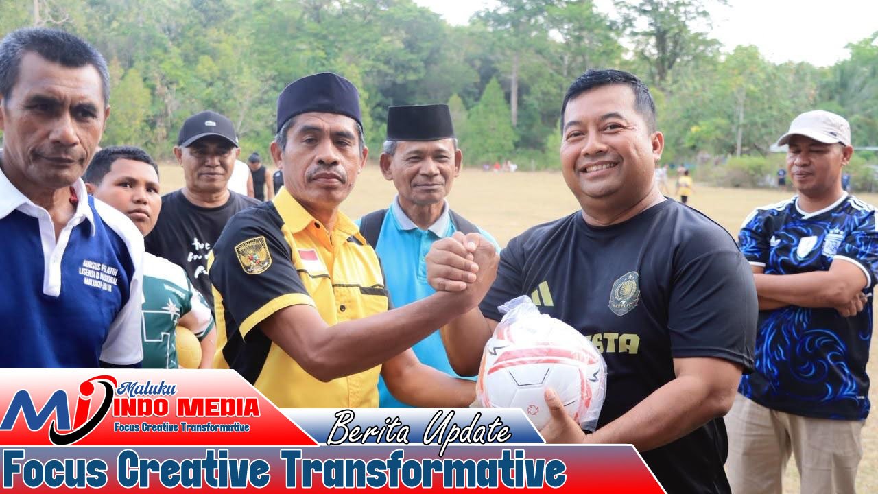 Kapolresta Ambon dan Warga Kailolo Pererat Silaturahmi Lewat Sepak Bola