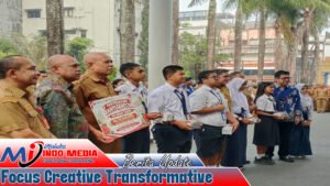 Bank CIMB Niaga Salurkan Bantuan Rp78, 5 Juta untuk Siswa SMP Negeri 7 Ambon, Tanamkan Mimpi dan Kepedulian Pendidikan
