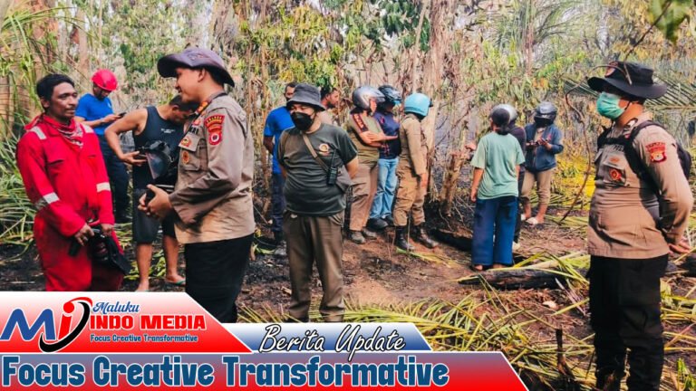 Lima Hektare Lahan Terbakar di SBB, Kapolres Turun Langsung Padamkan Api