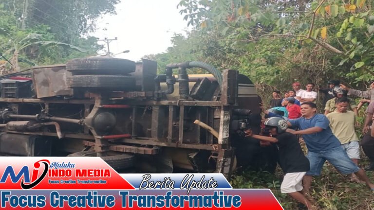 Gagal Taklukkan Tanjakan Taeno, Truk Tangki Air Terguling! Sopir Patah Lengan, Arus Lalu Lintas Sempat Lumpuh